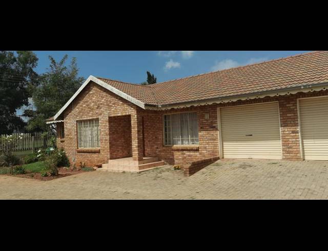3 BEDROOM TOWNHOUSE FOR SALE IN RENSBURG